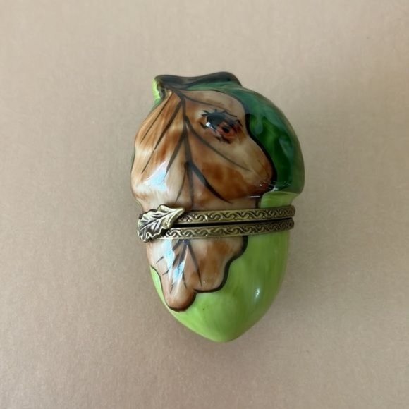 Limoges Acorn Ladybug w Leaf Peint Main Trinket Pill Box - Picture 1 of 12